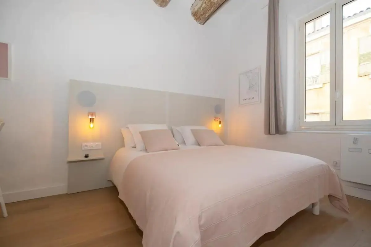 Design Suite Vieux Port Appartement Tout Equipe Climatise Marseille