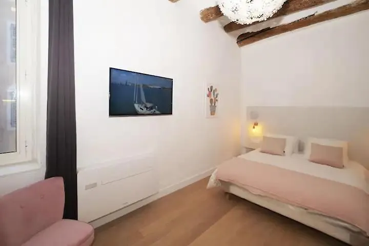 Apartment Design Suite Vieux Port Appartement Tout Equipe Climatise Marseille
