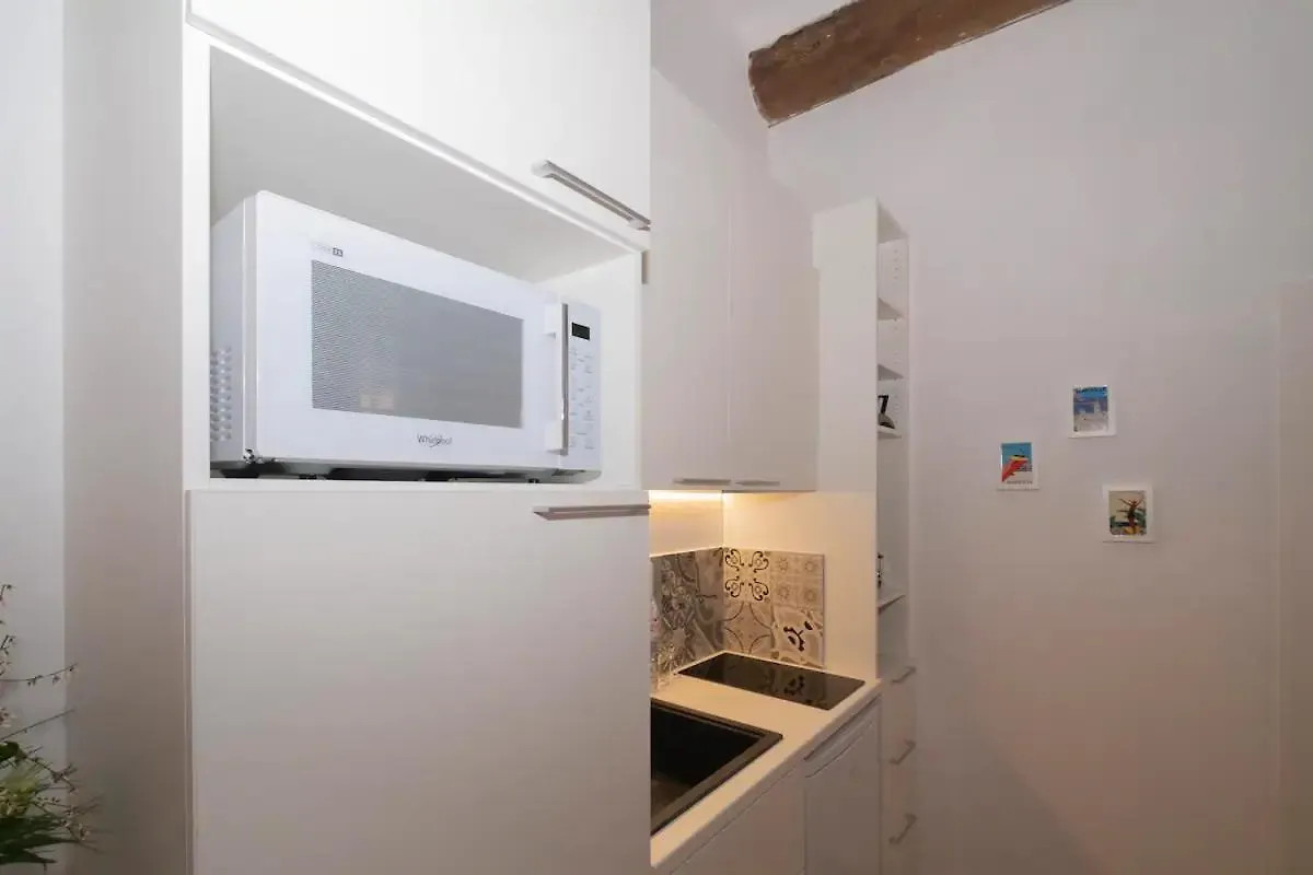 Design Suite Vieux Port Appartement Tout Equipe Climatise Marseille Apartment