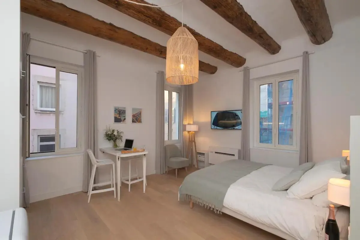 Design Suite Vieux Port Appartement Tout Equipe Climatise Marseille Apartment