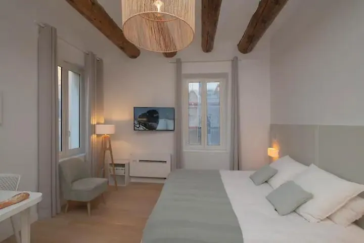 Design Suite Vieux Port Appartement Tout Equipe Climatise Marseille Apartment